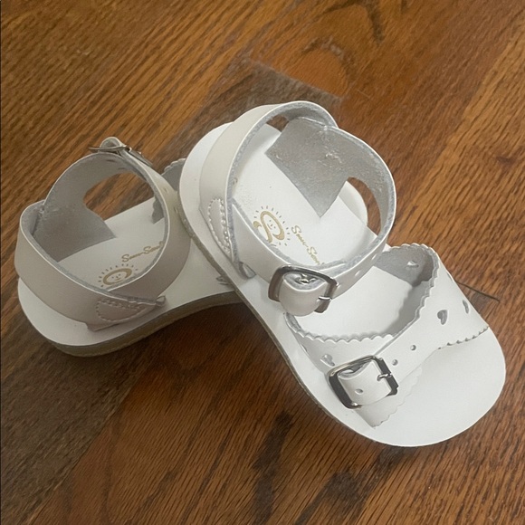 Sweet Kids White Sandals with Heart Cutouts - Picture 3 of 5